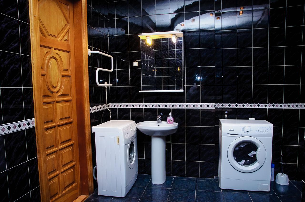Golden Globus Hostel Kyiv Exterior photo
