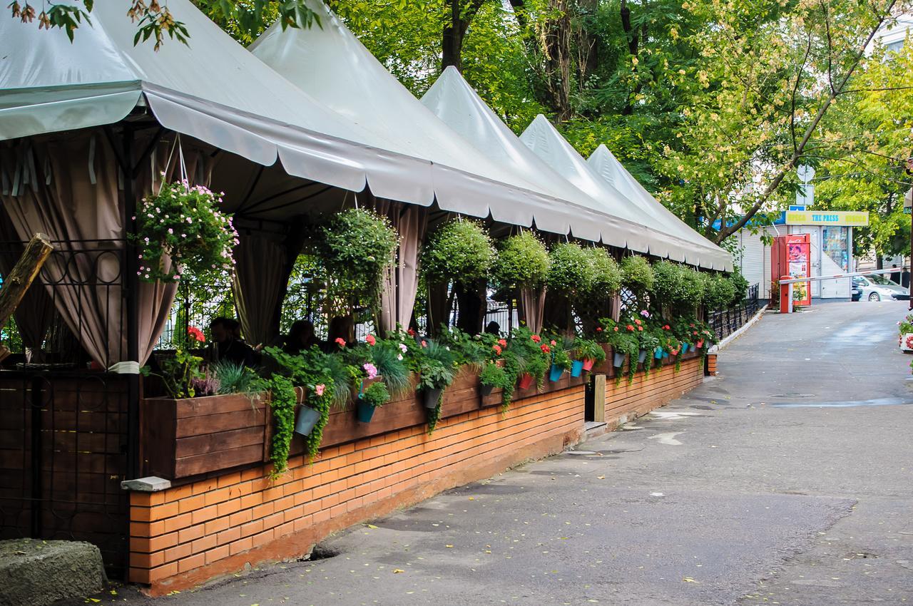 Golden Globus Hostel Kyiv Exterior photo