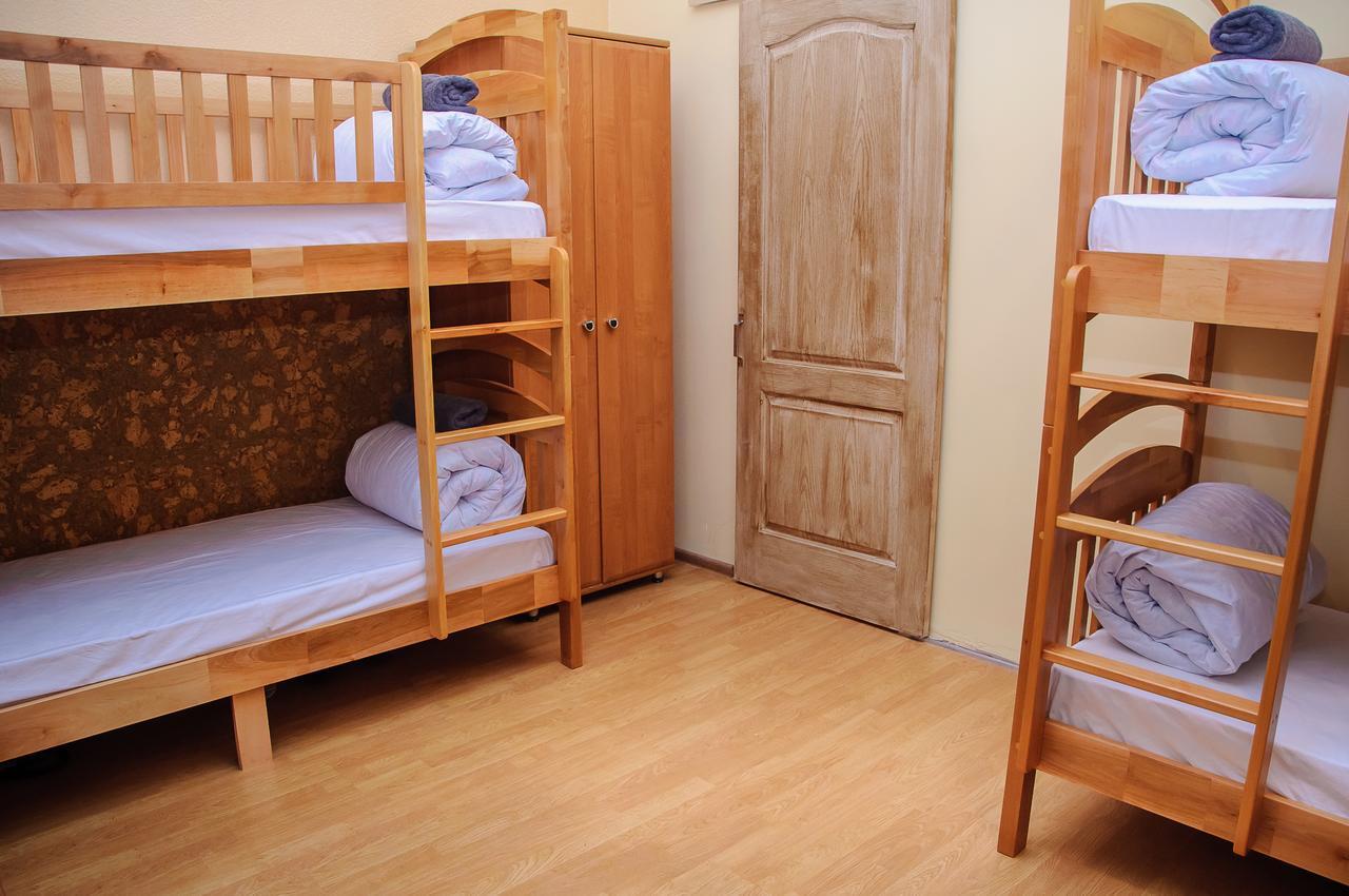 Golden Globus Hostel Kyiv Exterior photo