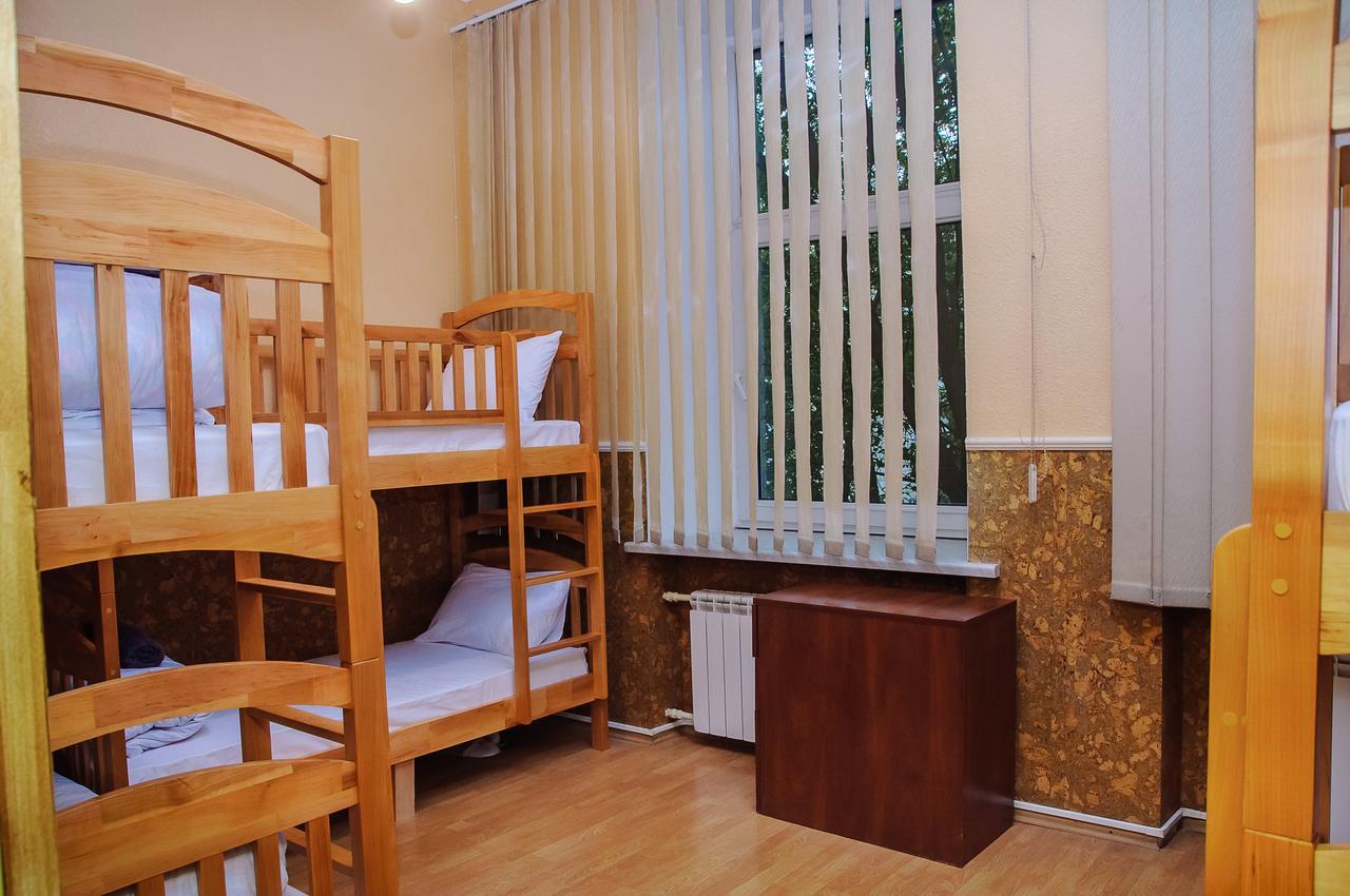 Golden Globus Hostel Kyiv Exterior photo